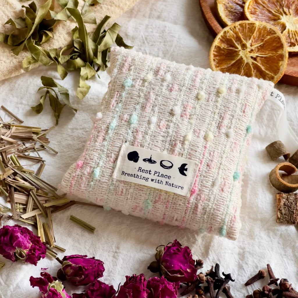 Visual display of rose petals, cinnamon sticks, and citrus peel, highlighting the natural botanical formula of the Fire Ember sachet.